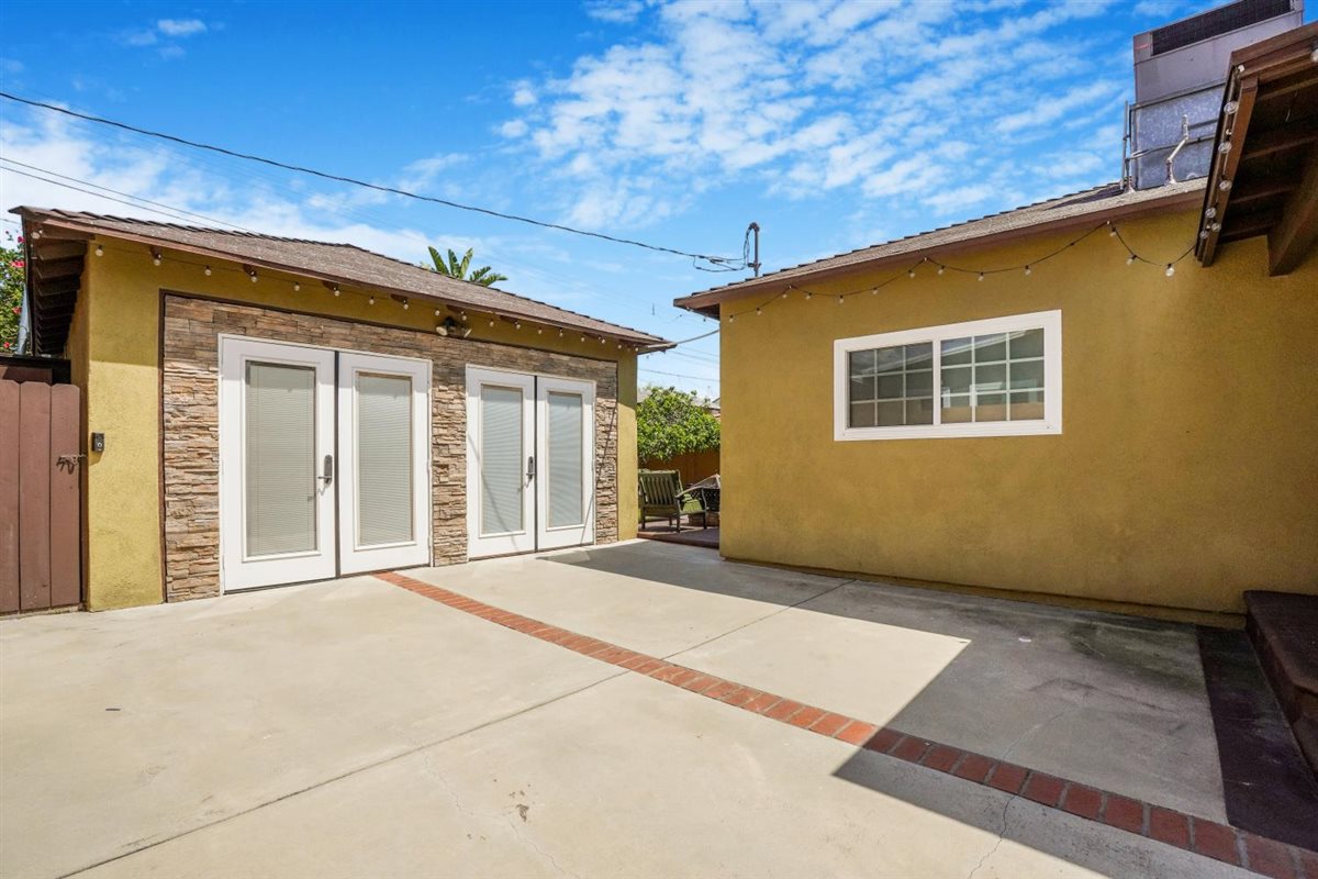 2812 North Buena Vista Street