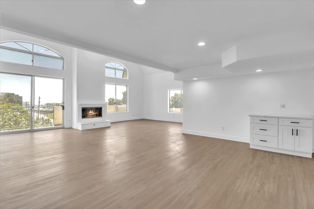 390 South Sepulveda Boulevard
